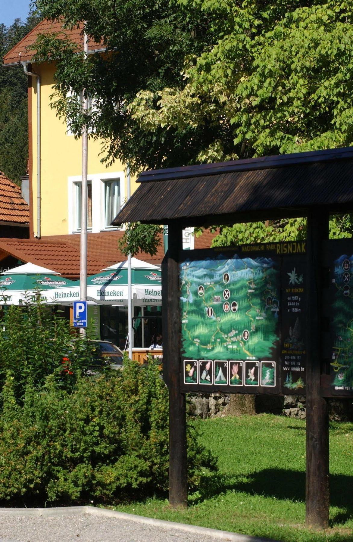 Hotel Risnjak Делнице Екстериор снимка