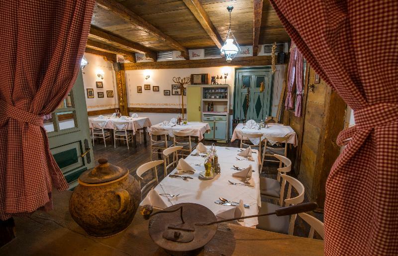 Hotel Risnjak Делнице Екстериор снимка